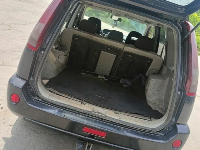 Черный Ниссан ИксТрейл, объемом двигателя 2.2 л и пробегом 338 тыс. км за 2900 $, фото 2 на Automoto.ua