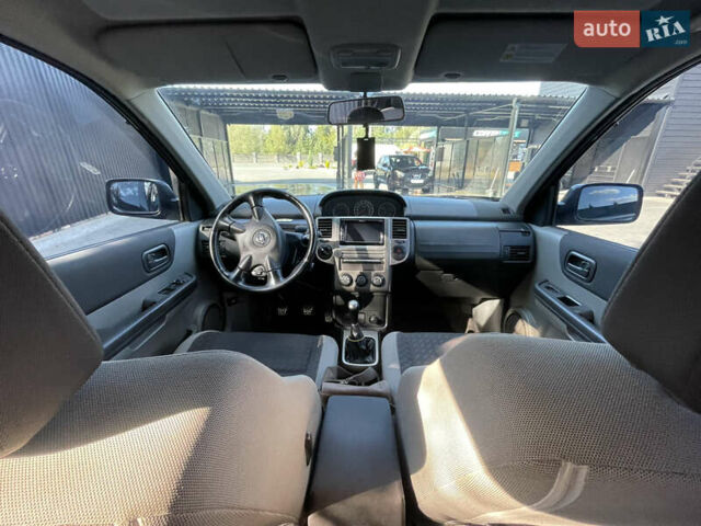 Черный Ниссан ИксТрейл, объемом двигателя 2 л и пробегом 215 тыс. км за 7000 $, фото 18 на Automoto.ua