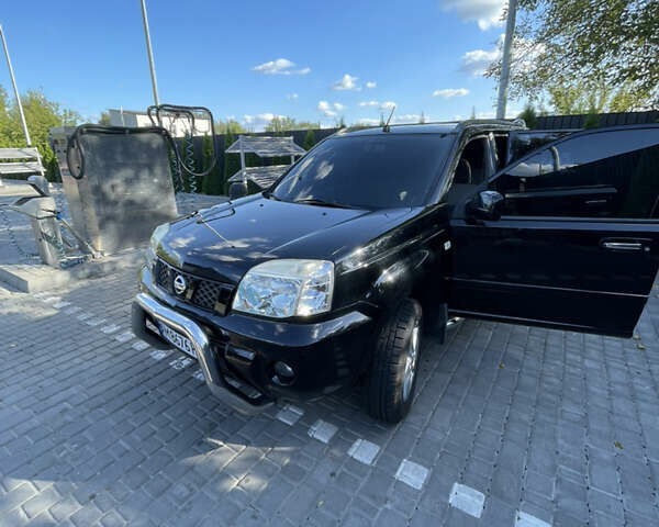 Черный Ниссан ИксТрейл, объемом двигателя 2 л и пробегом 215 тыс. км за 7000 $, фото 3 на Automoto.ua