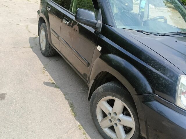 Черный Ниссан ИксТрейл, объемом двигателя 2.2 л и пробегом 338 тыс. км за 2900 $, фото 4 на Automoto.ua