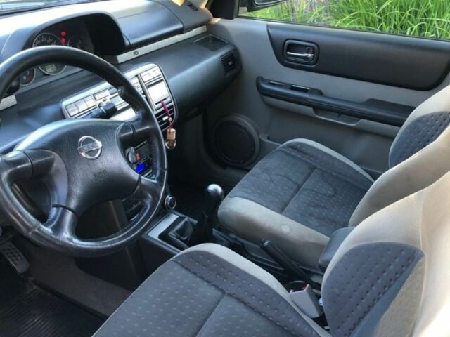 Черный Ниссан ИксТрейл, объемом двигателя 2.2 л и пробегом 266 тыс. км за 2200 $, фото 6 на Automoto.ua