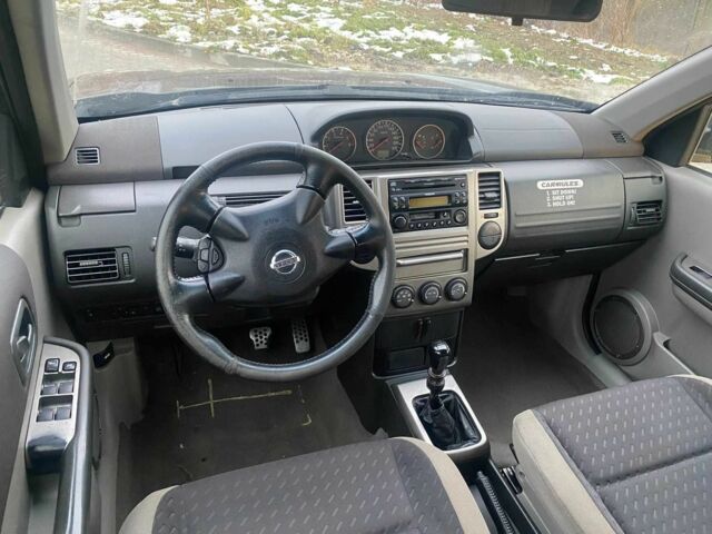 Черный Ниссан ИксТрейл, объемом двигателя 2.2 л и пробегом 251 тыс. км за 3800 $, фото 9 на Automoto.ua