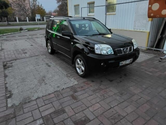 Черный Ниссан ИксТрейл, объемом двигателя 2.2 л и пробегом 222 тыс. км за 3323 $, фото 1 на Automoto.ua