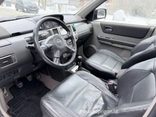 Черный Ниссан ИксТрейл, объемом двигателя 2.2 л и пробегом 237 тыс. км за 2235 $, фото 7 на Automoto.ua