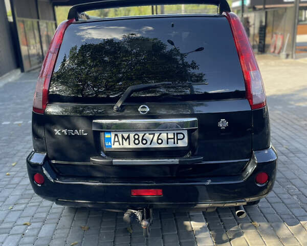 Черный Ниссан ИксТрейл, объемом двигателя 2 л и пробегом 215 тыс. км за 7000 $, фото 12 на Automoto.ua