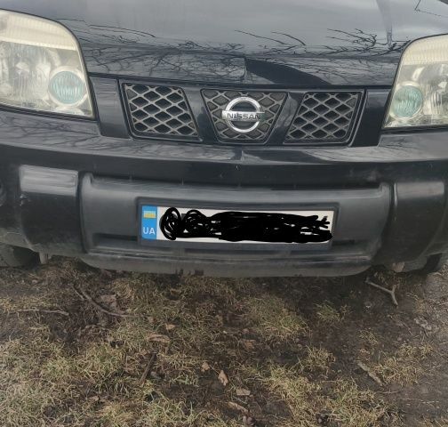 Черный Ниссан ИксТрейл, объемом двигателя 2 л и пробегом 270 тыс. км за 2700 $, фото 2 на Automoto.ua