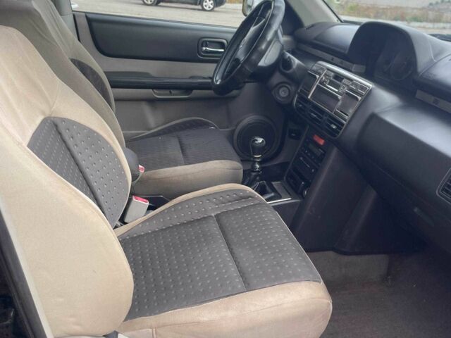 Чорний Ніссан ІксТрейл, об'ємом двигуна 2.2 л та пробігом 308 тис. км за 2800 $, фото 4 на Automoto.ua