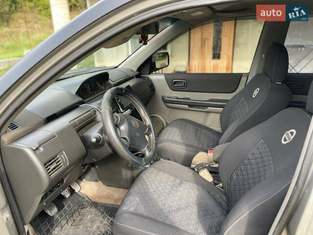 Черный Ниссан ИксТрейл, объемом двигателя 2.18 л и пробегом 394 тыс. км за 6500 $, фото 8 на Automoto.ua