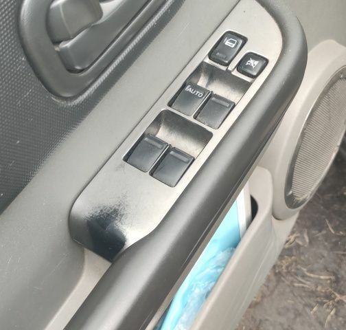 Черный Ниссан ИксТрейл, объемом двигателя 2 л и пробегом 270 тыс. км за 2700 $, фото 6 на Automoto.ua