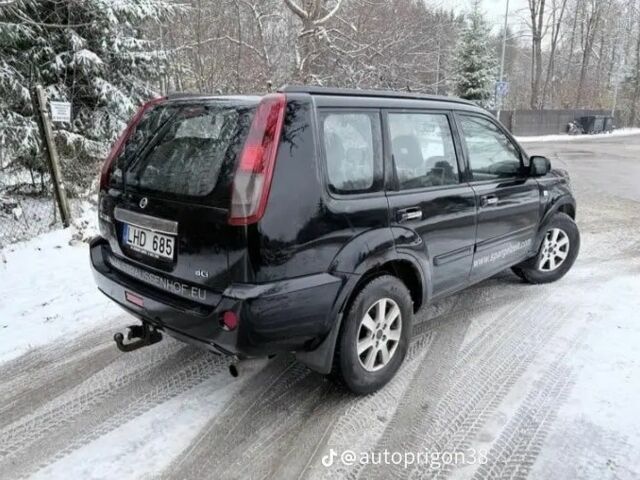 Черный Ниссан ИксТрейл, объемом двигателя 2.2 л и пробегом 237 тыс. км за 2235 $, фото 2 на Automoto.ua