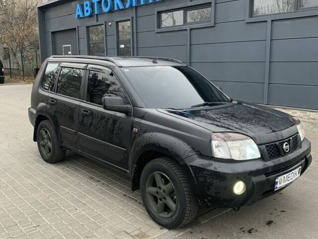 Чорний Ніссан ІксТрейл, об'ємом двигуна 2.2 л та пробігом 390 тис. км за 3561 $, фото 2 на Automoto.ua