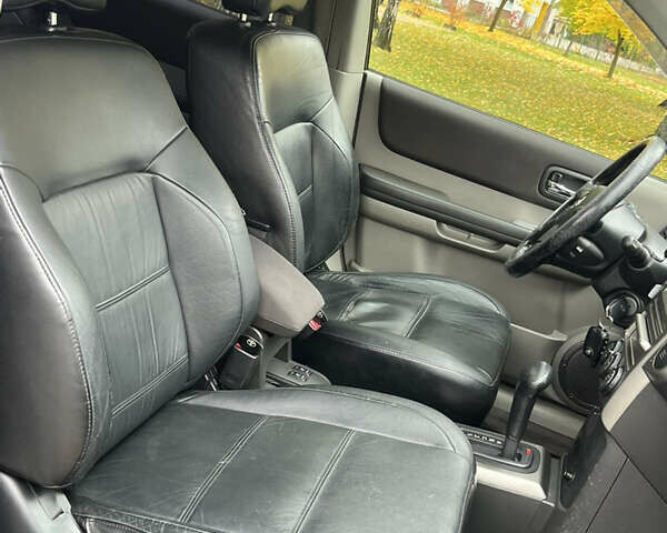 Чорний Ніссан ІксТрейл, об'ємом двигуна 2.5 л та пробігом 179 тис. км за 6800 $, фото 11 на Automoto.ua