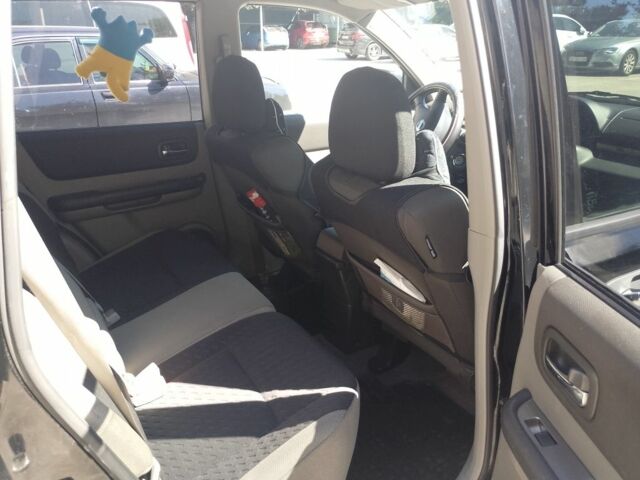 Черный Ниссан ИксТрейл, объемом двигателя 2 л и пробегом 270 тыс. км за 4000 $, фото 5 на Automoto.ua