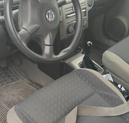 Черный Ниссан ИксТрейл, объемом двигателя 2 л и пробегом 270 тыс. км за 2700 $, фото 14 на Automoto.ua