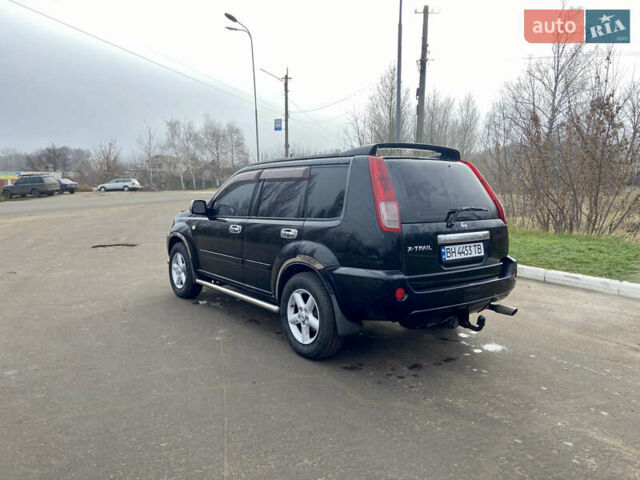 Черный Ниссан ИксТрейл, объемом двигателя 2.49 л и пробегом 300 тыс. км за 6200 $, фото 2 на Automoto.ua