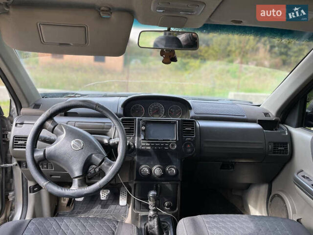 Черный Ниссан ИксТрейл, объемом двигателя 2.18 л и пробегом 394 тыс. км за 6500 $, фото 7 на Automoto.ua