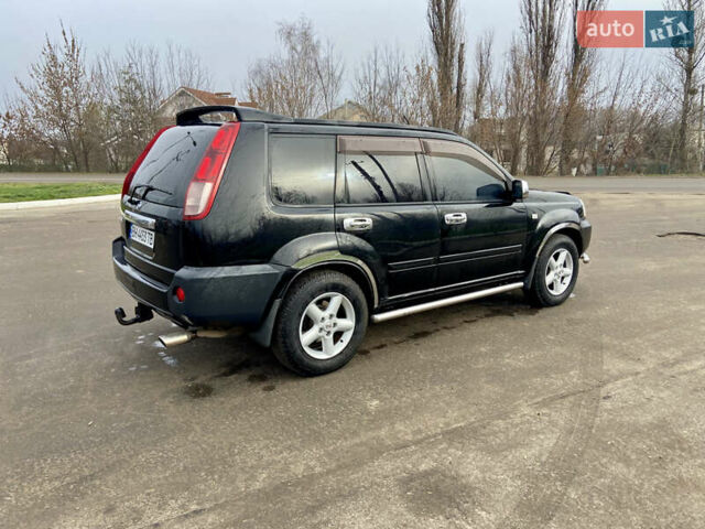 Черный Ниссан ИксТрейл, объемом двигателя 2.49 л и пробегом 300 тыс. км за 6200 $, фото 4 на Automoto.ua