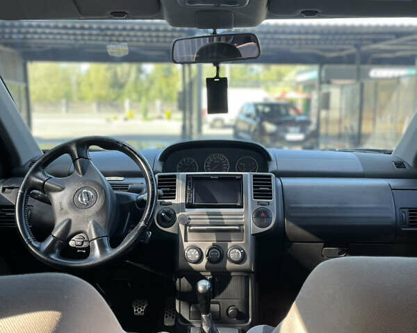 Черный Ниссан ИксТрейл, объемом двигателя 2 л и пробегом 215 тыс. км за 7000 $, фото 19 на Automoto.ua