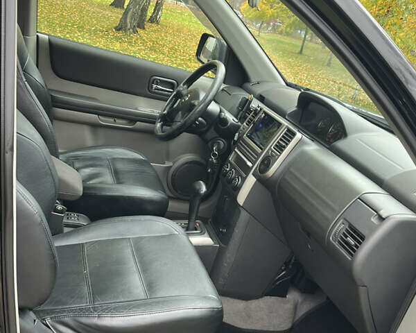 Чорний Ніссан ІксТрейл, об'ємом двигуна 2.5 л та пробігом 179 тис. км за 6800 $, фото 13 на Automoto.ua