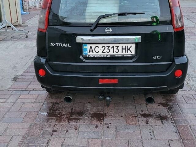 Черный Ниссан ИксТрейл, объемом двигателя 2.2 л и пробегом 222 тыс. км за 3323 $, фото 3 на Automoto.ua