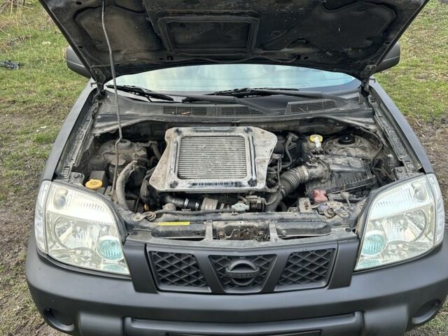 Чорний Ніссан ІксТрейл, об'ємом двигуна 2.2 л та пробігом 401 тис. км за 3150 $, фото 4 на Automoto.ua