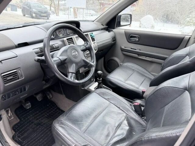 Черный Ниссан ИксТрейл, объемом двигателя 2.2 л и пробегом 217 тыс. км за 2974 $, фото 2 на Automoto.ua