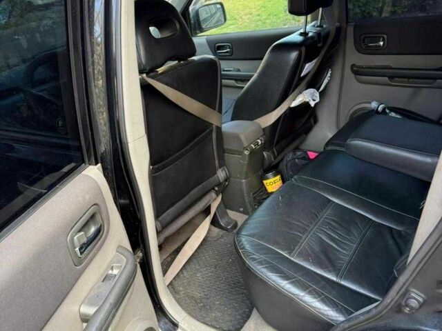 Чорний Ніссан ІксТрейл, об'ємом двигуна 2.2 л та пробігом 360 тис. км за 4500 $, фото 4 на Automoto.ua