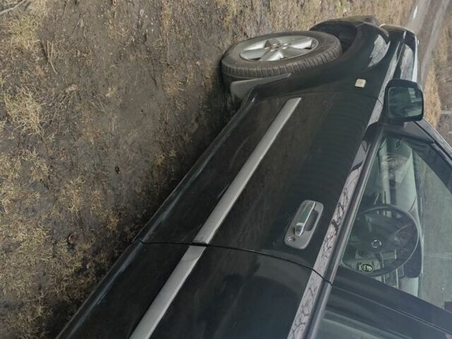 Черный Ниссан ИксТрейл, объемом двигателя 2 л и пробегом 270 тыс. км за 2700 $, фото 16 на Automoto.ua