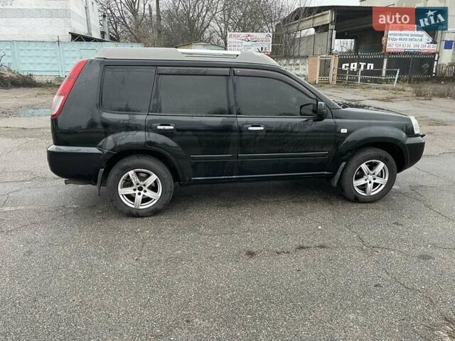 Черный Ниссан ИксТрейл, объемом двигателя 2.5 л и пробегом 285 тыс. км за 6500 $, фото 6 на Automoto.ua