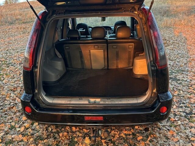 Черный Ниссан ИксТрейл, объемом двигателя 2.2 л и пробегом 306 тыс. км за 3300 $, фото 7 на Automoto.ua