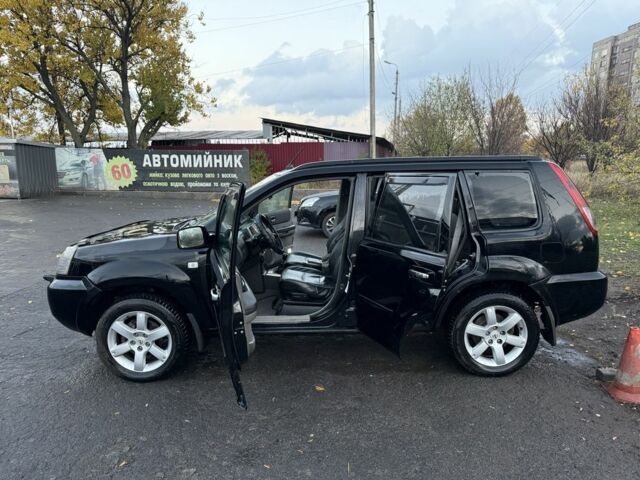 Черный Ниссан ИксТрейл, объемом двигателя 2.2 л и пробегом 306 тыс. км за 3800 $, фото 1 на Automoto.ua