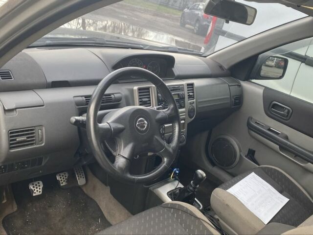 Черный Ниссан ИксТрейл, объемом двигателя 0 л и пробегом 360 тыс. км за 3600 $, фото 4 на Automoto.ua