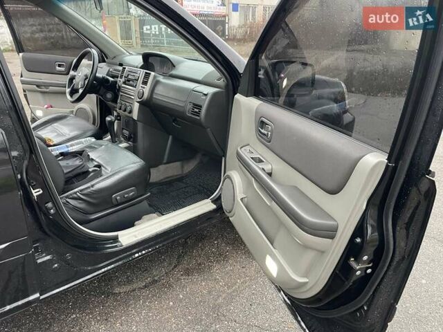 Черный Ниссан ИксТрейл, объемом двигателя 2.5 л и пробегом 285 тыс. км за 6500 $, фото 13 на Automoto.ua