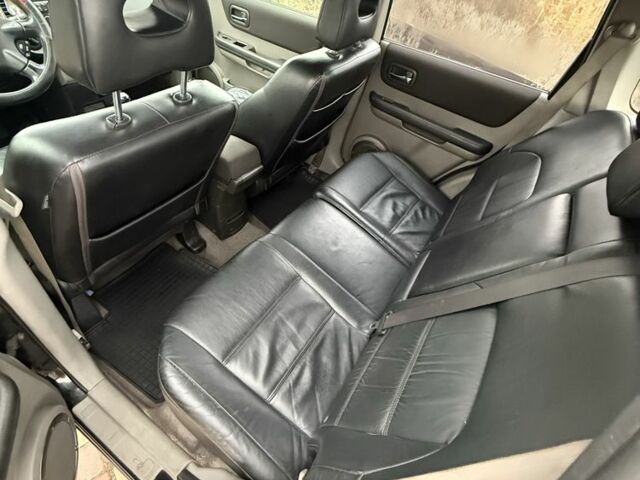 Черный Ниссан ИксТрейл, объемом двигателя 2.2 л и пробегом 249 тыс. км за 2600 $, фото 6 на Automoto.ua