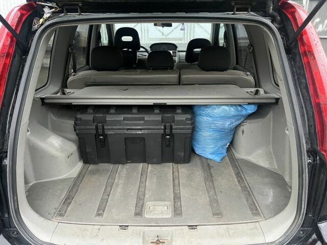 Черный Ниссан ИксТрейл, объемом двигателя 2.2 л и пробегом 206 тыс. км за 4200 $, фото 13 на Automoto.ua