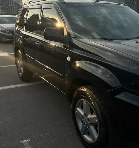 Черный Ниссан ИксТрейл, объемом двигателя 2.5 л и пробегом 261 тыс. км за 8300 $, фото 5 на Automoto.ua