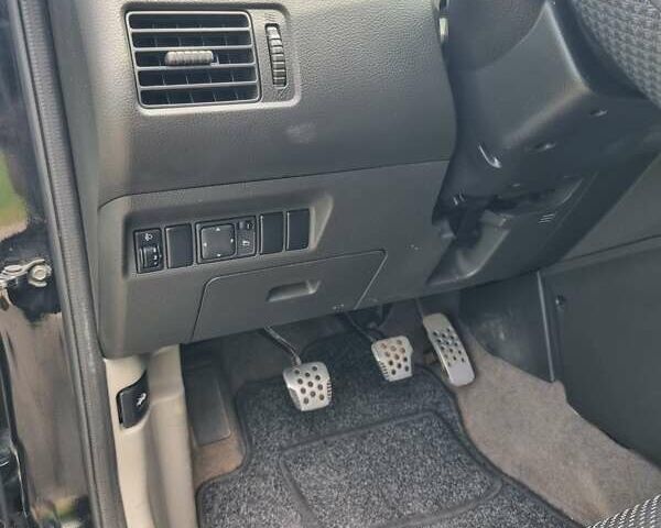 Черный Ниссан ИксТрейл, объемом двигателя 2.18 л и пробегом 210 тыс. км за 6400 $, фото 8 на Automoto.ua