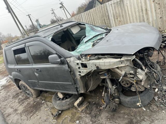 Черный Ниссан ИксТрейл, объемом двигателя 2.2 л и пробегом 250 тыс. км за 1500 $, фото 2 на Automoto.ua