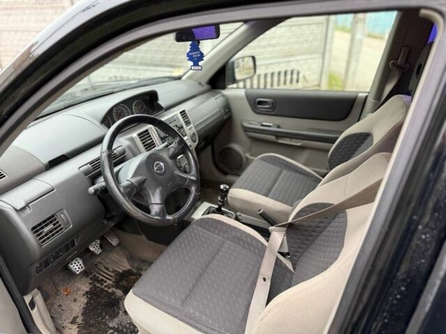 Черный Ниссан ИксТрейл, объемом двигателя 2.2 л и пробегом 290 тыс. км за 3750 $, фото 7 на Automoto.ua