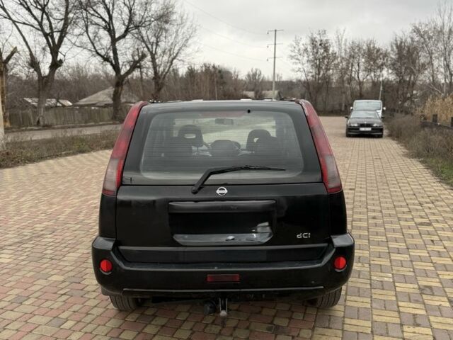 Черный Ниссан ИксТрейл, объемом двигателя 2.2 л и пробегом 249 тыс. км за 2600 $, фото 4 на Automoto.ua