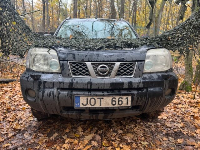 Черный Ниссан ИксТрейл, объемом двигателя 2.2 л и пробегом 306 тыс. км за 2379 $, фото 4 на Automoto.ua