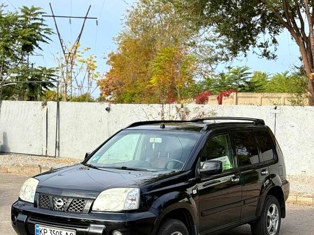 Черный Ниссан ИксТрейл, объемом двигателя 2.2 л и пробегом 360 тыс. км за 7300 $, фото 3 на Automoto.ua