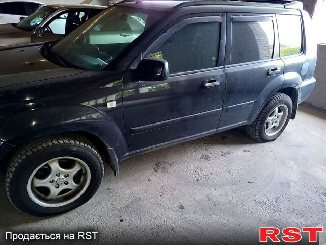 Черный Ниссан ИксТрейл, объемом двигателя 2.2 л и пробегом 320 тыс. км за 3500 $, фото 2 на Automoto.ua