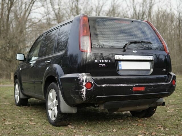 Черный Ниссан ИксТрейл, объемом двигателя 2.2 л и пробегом 273 тыс. км за 4267 $, фото 2 на Automoto.ua
