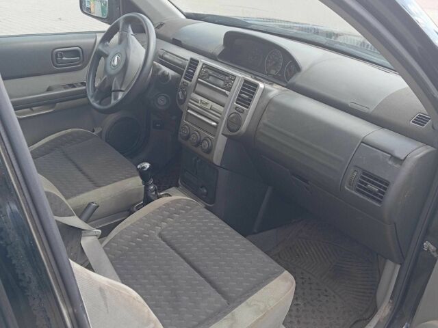 Чорний Ніссан ІксТрейл, об'ємом двигуна 2.2 л та пробігом 218 тис. км за 3500 $, фото 13 на Automoto.ua