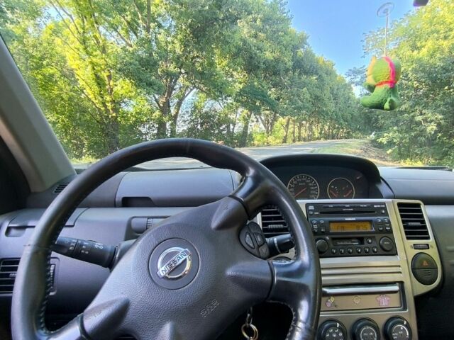 Черный Ниссан ИксТрейл, объемом двигателя 0 л и пробегом 300 тыс. км за 2493 $, фото 5 на Automoto.ua