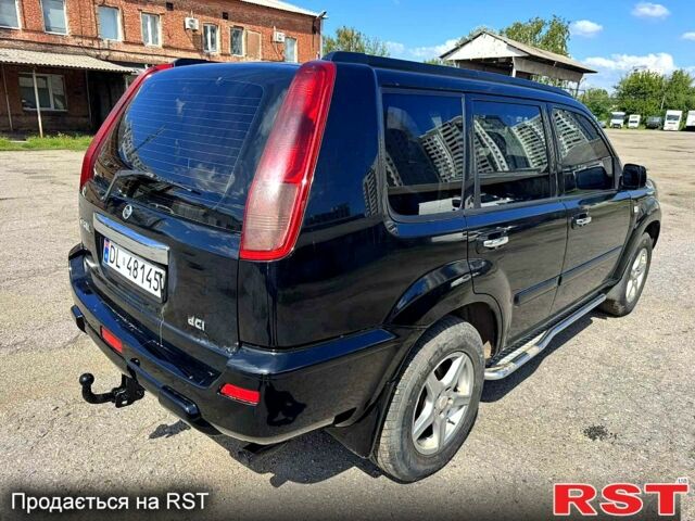 Черный Ниссан ИксТрейл, объемом двигателя 2.2 л и пробегом 239 тыс. км за 3800 $, фото 2 на Automoto.ua