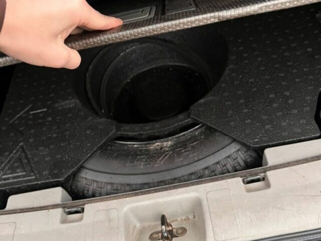 Черный Ниссан ИксТрейл, объемом двигателя 2.2 л и пробегом 270 тыс. км за 3900 $, фото 5 на Automoto.ua