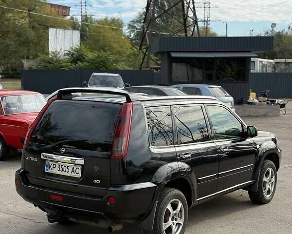 Черный Ниссан ИксТрейл, объемом двигателя 2.2 л и пробегом 360 тыс. км за 7200 $, фото 1 на Automoto.ua