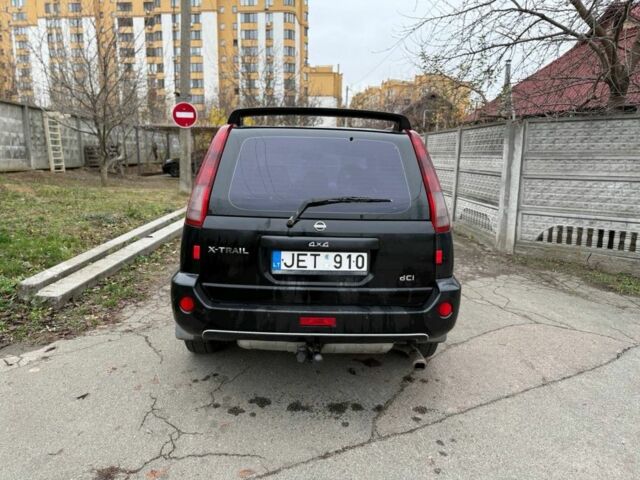 Черный Ниссан ИксТрейл, объемом двигателя 2.2 л и пробегом 290 тыс. км за 3750 $, фото 4 на Automoto.ua